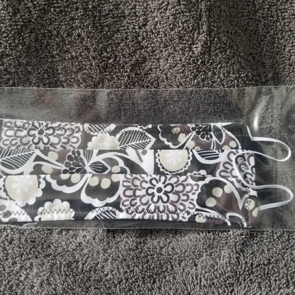 "Flowers V" style Face Mask - Adult Size - Picture 3 of 3